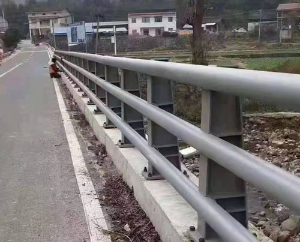 道路防撞護(hù)欄